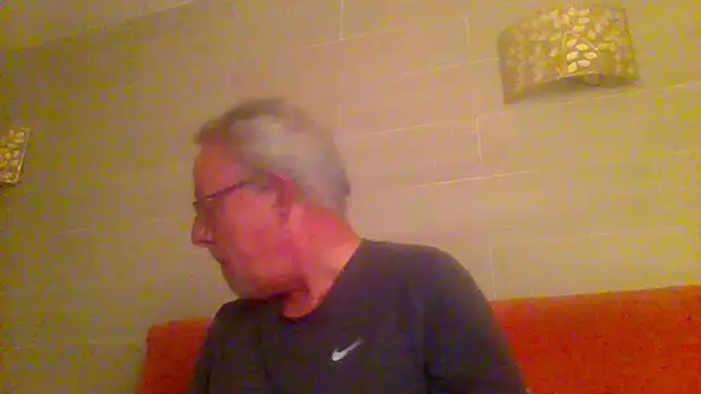 Snapshot of tuggy59 chatting on 04-15-26, 05:25 tuggy59 online show from 04-15-26, 05:25