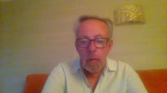 Snapshot of tuggy59 chatting on 04-18-26, 05:33 tuggy59 online show from 04-18-26, 05:33