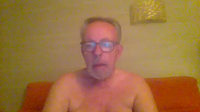 Snapshot of tuggy59 chatting on 04-28-26, 04:17 tuggy59 online show from 04-28-26, 04:17