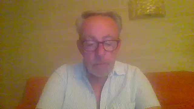 Snapshot of tuggy59 chatting on 05-01-26, 04:39 tuggy59 online show from 05-01-26, 04:39