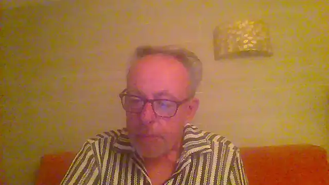 Snapshot of tuggy59 chatting on 05-04-26, 04:41 tuggy59 online show from 05-04-26, 04:41
