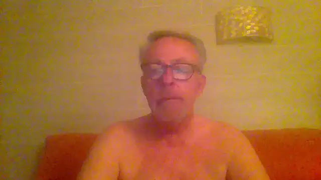 Snapshot of tuggy59 chatting on 05-11-26, 04:51 tuggy59 online show from 05-11-26, 04:51