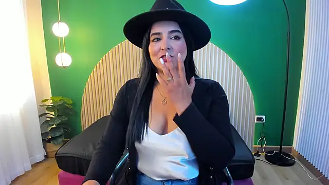 taylor bennet online show from 11-28-25, 11:57