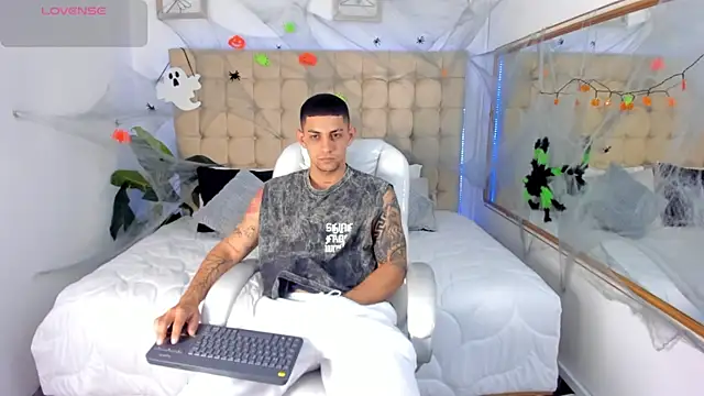 Alex cute77 online show from 10-17-25, 12:08