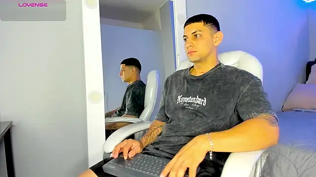 Alex cute77 online show from 06-25-26, 12:31