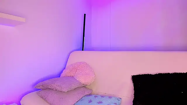 Snapshot of Gloomydoll chatting on 02-10-25, 04:47 Gloomydoll online show from 02-10-25, 04:47