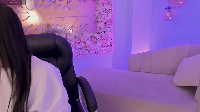 LindseyMoss online show from 01-13-25, 05:23