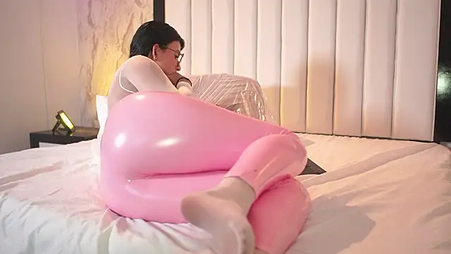 mia colin1  online show from 01-31-26, 07:56