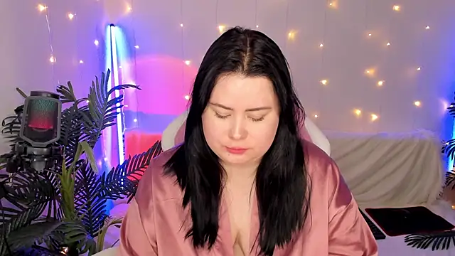 Snapshot of Akemi_BBW chatting on 12-20-24, 08:55 Akemi BBW online show from 12-20-24, 08:55