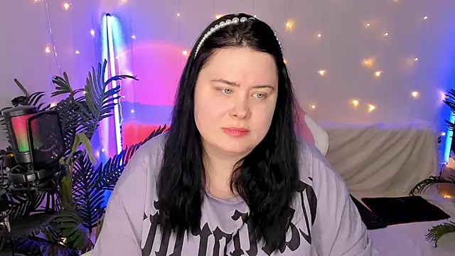 Snapshot of Akemi_BBW chatting on 12-22-24, 06:37 Akemi BBW online show from 12-22-24, 06:37