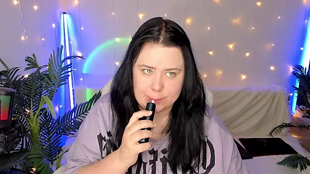 Snapshot of Akemi_BBW chatting on 12-25-24, 08:40 Akemi BBW online show from 12-25-24, 08:40