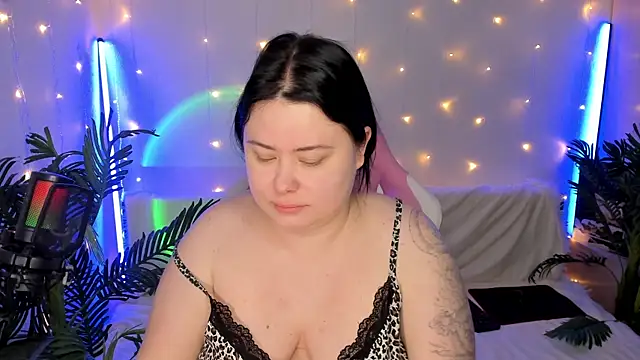 Snapshot of Akemi_BBW chatting on 12-27-24, 06:46 Akemi BBW online show from 12-27-24, 06:46