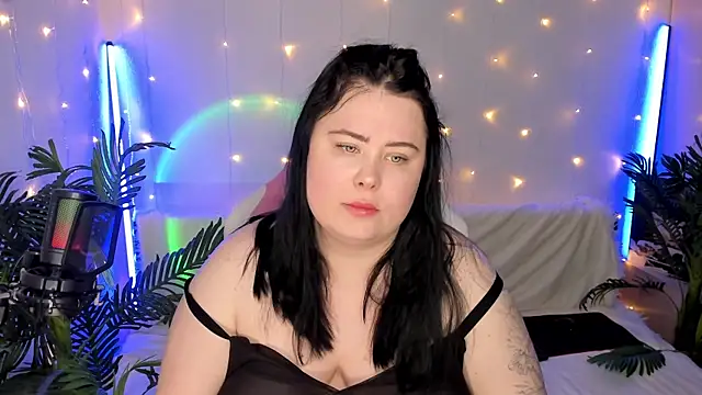 Snapshot of Akemi_BBW chatting on 12-27-24, 06:20 Akemi BBW online show from 12-27-24, 06:20