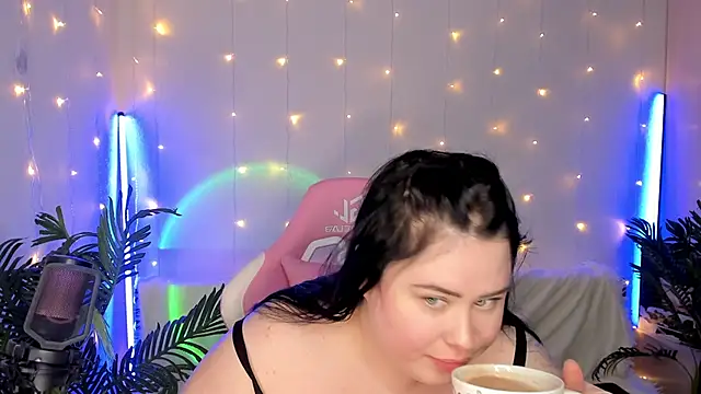 Snapshot of Akemi_BBW chatting on 12-27-24, 09:22 Akemi BBW online show from 12-27-24, 09:22