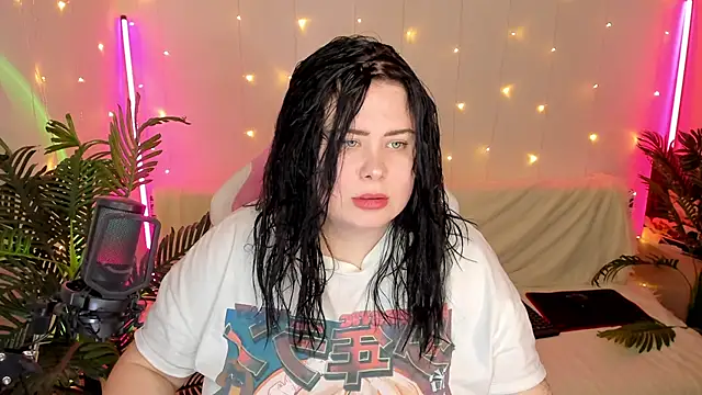 Snapshot of Akemi_BBW chatting on 12-29-24, 06:05 Akemi BBW online show from 12-29-24, 06:05