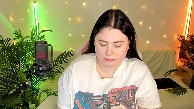 Snapshot of Akemi_BBW chatting on 12-29-24, 09:09 Akemi BBW online show from 12-29-24, 09:09