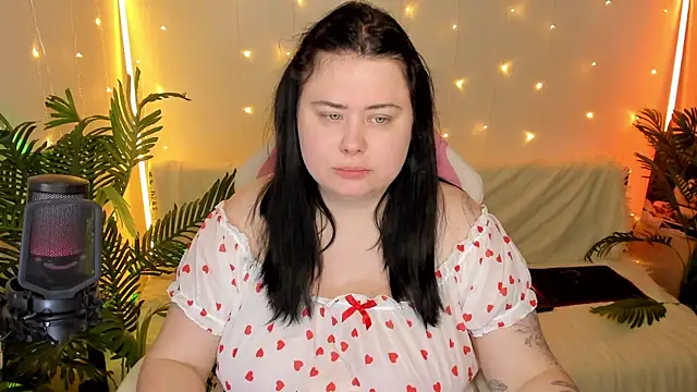 Snapshot of Akemi_BBW chatting on 12-30-24, 06:05 Akemi BBW online show from 12-30-24, 06:05