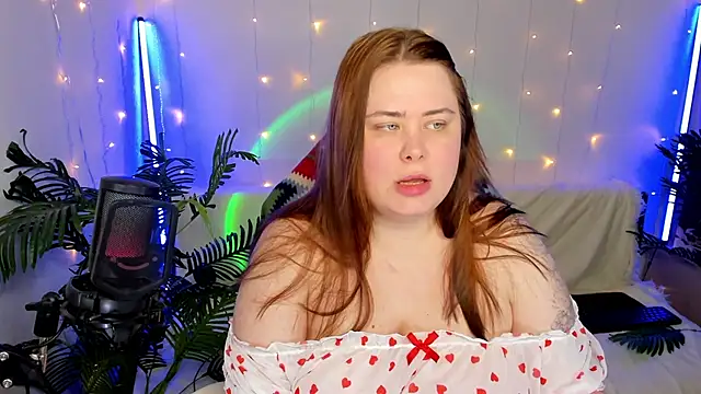 Snapshot of Akemi_BBW chatting on 01-11-25, 06:44 Akemi BBW online show from 01-11-25, 06:44