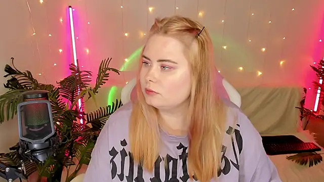 Snapshot of Akemi_BBW chatting on 01-14-25, 09:20 Akemi BBW online show from 01-14-25, 09:20