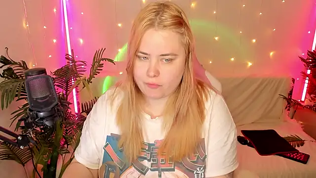 Snapshot of Akemi_BBW chatting on 01-20-25, 08:09 Akemi BBW online show from 01-20-25, 08:09