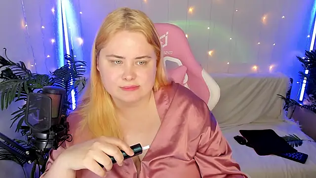 Snapshot of Akemi_BBW chatting on 01-20-25, 08:50 Akemi BBW online show from 01-20-25, 08:50