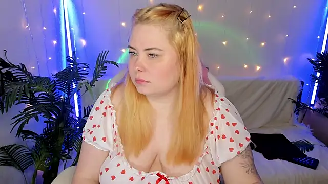 Snapshot of Akemi_BBW chatting on 01-21-25, 08:08 Akemi BBW online show from 01-21-25, 08:08