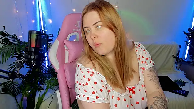 Snapshot of Akemi_BBW chatting on 01-22-25, 07:35 Akemi BBW online show from 01-22-25, 07:35