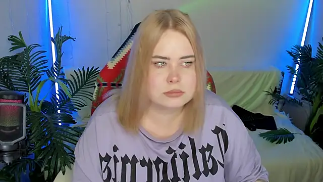 Snapshot of Akemi_BBW chatting on 02-09-25, 07:19 Akemi BBW online show from 02-09-25, 07:19