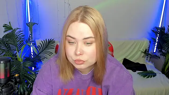 Snapshot of Akemi_BBW chatting on 02-11-25, 06:33 Akemi BBW online show from 02-11-25, 06:33