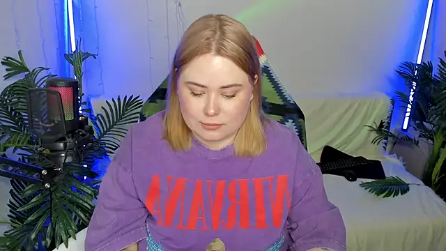 Snapshot of Akemi_BBW chatting on 02-11-25, 09:35 Akemi BBW online show from 02-11-25, 09:35