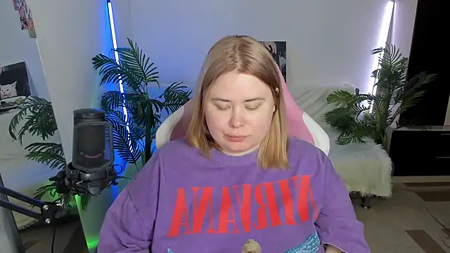 Snapshot of Akemi_BBW chatting on 02-24-25, 09:52 Akemi BBW online show from 02-24-25, 09:52