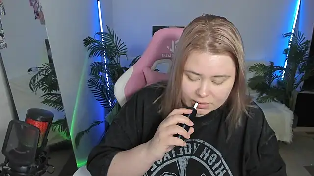 Snapshot of Akemi_BBW chatting on 03-01-25, 08:53 Akemi BBW online show from 03-01-25, 08:53