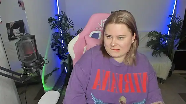 Snapshot of Akemi_BBW chatting on 03-05-25, 08:53 Akemi BBW online show from 03-05-25, 08:53