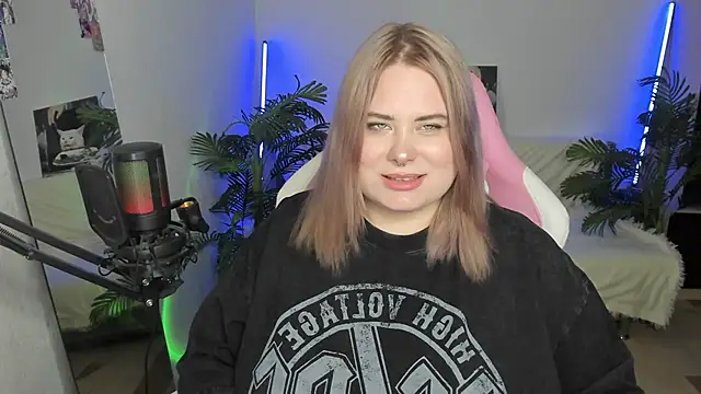 Snapshot of Akemi_BBW chatting on 03-06-25, 10:04 Akemi BBW online show from 03-06-25, 10:04