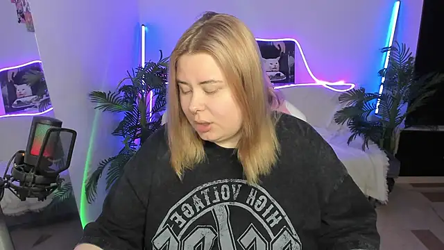 Snapshot of Akemi_BBW chatting on 03-16-25, 07:49 Akemi BBW online show from 03-16-25, 07:49