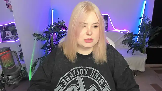 Snapshot of Akemi_BBW chatting on 03-17-25, 06:32 Akemi BBW online show from 03-17-25, 06:32