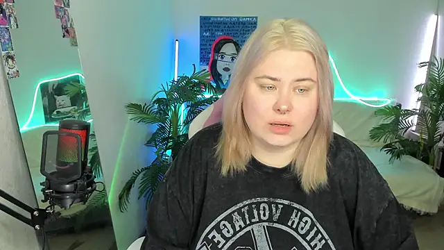 Snapshot of Akemi_BBW chatting on 03-19-25, 08:23 Akemi BBW online show from 03-19-25, 08:23