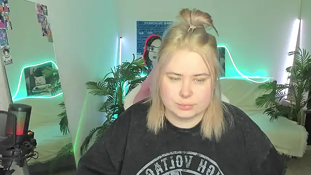 Snapshot of Akemi_BBW chatting on 03-19-25, 06:44 Akemi BBW online show from 03-19-25, 06:44