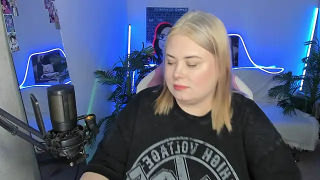 Snapshot of Akemi_BBW chatting on 03-20-25, 10:51 Akemi BBW online show from 03-20-25, 10:51