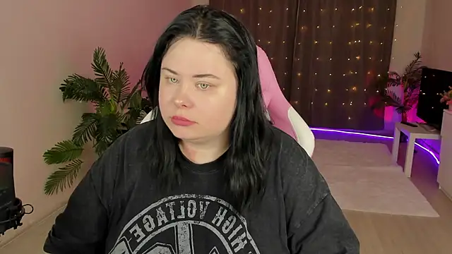 Snapshot of Akemi_BBW chatting on 09-25-25, 05:49 Akemi BBW online show from 09-25-25, 05:49