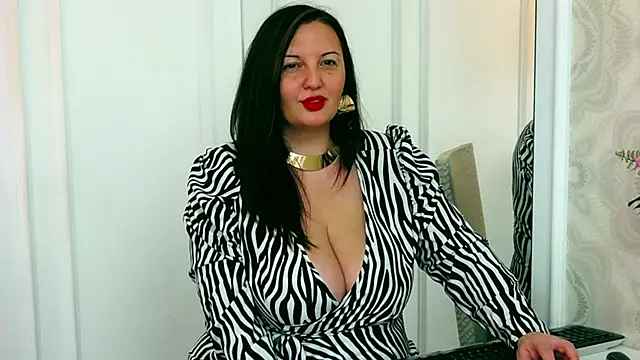 JudithCombs online show from 01-06-25, 06:36