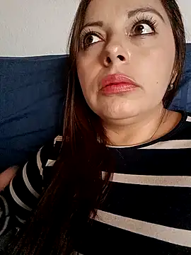 Snapshot of seherlatin chatting on 10-18-25, 08:42 seherlatin online show from 10-18-25, 08:42