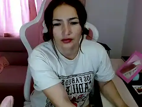 Snapshot of EVA_GRAYS chatting on 02-24-25, 07:19 EVA GRAYS online show from 02-24-25, 07:19