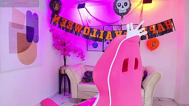 Isa reel online show from 10-31-25, 06:20