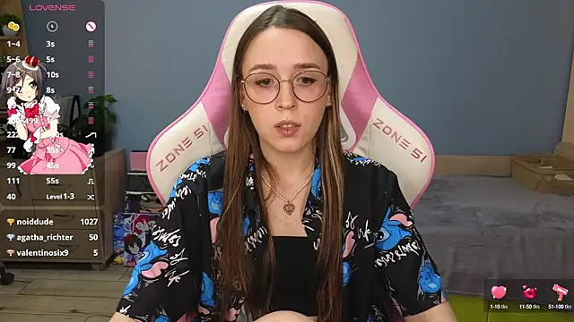 Snapshot of Sweet_frosti chatting on 12-19-24, 06:01 Sweet frosti online show from 12-19-24, 06:01