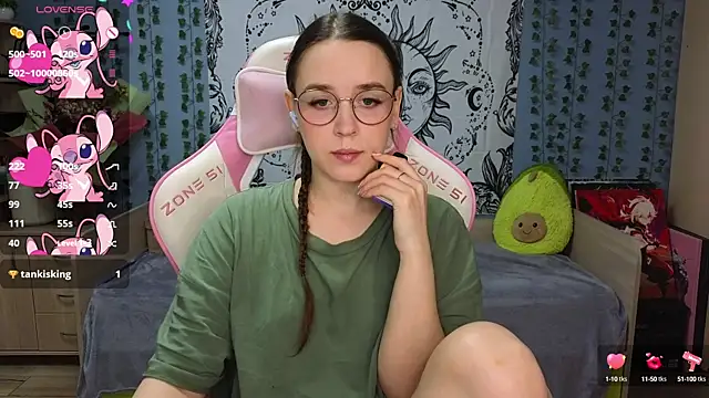 Snapshot of Sweet_frosti chatting on 02-10-25, 03:03 Sweet frosti online show from 02-10-25, 03:03