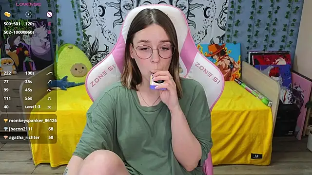 Snapshot of Sweet_frosti chatting on 03-18-25, 04:58 Sweet frosti online show from 03-18-25, 04:58