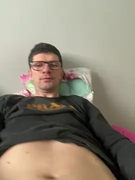 Snapshot of Juliano2289 chatting on 06-24-26, 01:54 Juliano2289 online show from 06-24-26, 01:54