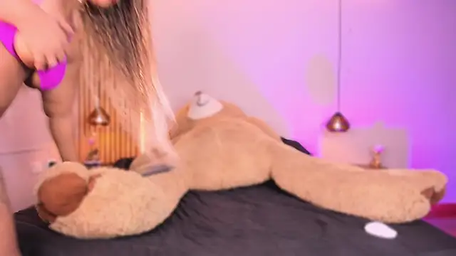 Snapshot of mary_kisses chatting on 10-18-25, 09:15 mary kisses online show from 10-18-25, 09:15