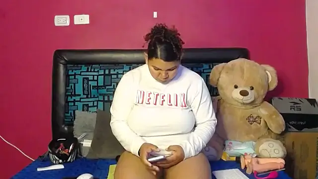 Snapshot of karolhot916 chatting on 09-26-25, 10:19 karolhot916 online show from 09-26-25, 10:19